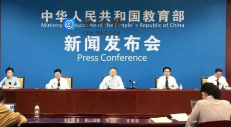 今天教育部公开曝光第七批8起违反教师职业行为十项准则典型案例！