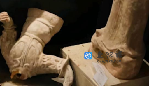 学生参观私人博物馆，不慎打碎价值130万文物