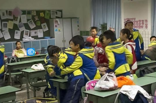 学生在校受伤，家长要闹到相关部门，班主任该如何处理？